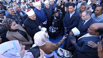 شيخ الأزهر يوقف مراسم افتتاح معهد أزهري ليستمع إلى قصيدة طفل