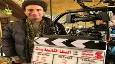 الفنان علي ربيع يروج لفيلم «الصفا الثانوية بنات» بنشر صورة أبطاله