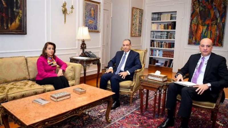 وزير الخارجية يستقبل