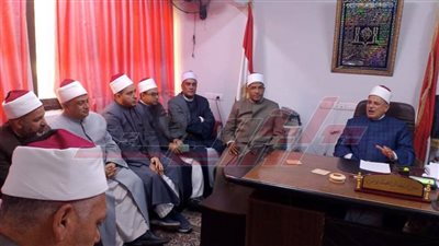 وكيل أوقاف كفر الشيخ يجتمع بأئمة قادة فكر ويشدد على تجويد البرامج والأنشطة الدعوية 