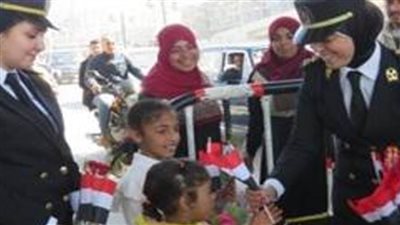رجال الشرطة يواصلون مشاركة المواطنين الاحتفال بالذكرى الـ73 لعيد الشرطة بالمحافظات