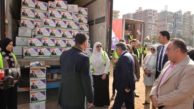 هدية الرئيس.. توزيع 16 ألف كرتونة مواد غذائية وأجهزة عرائس على الأسر الأولى بالرعاية بالدقهلية 