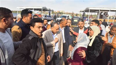 محافظ أسيوط يتفقد عبارات نقل المواطنين والمركبات والأتوبيس النهري بمركزي أبوتيج وساحل سليم 