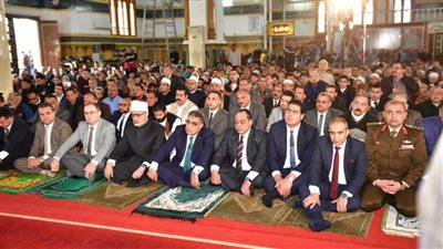 محافظ الدقهلية ومفتي الجمهورية يؤديان صلاة الجمعة بمسجد النصر بالمنصورة 