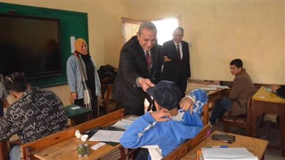  بالصور.. محافظ الغربية يشدد على الانضباط والتحصيل الدراسي داخل المدارس