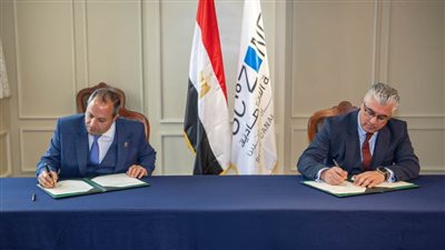  اقتصادية قناة السويس توقع عقود إنشاء ساحة شاحنات ذكية بميناء غرب بورسعيد مع محافظة بورسعيد وشركتي إيجيترانس ونافذ إنترناشيونال