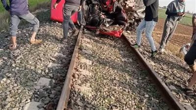 مصرع طفل وإصابة والده دهسهما قطار بضائع أمام مزلقان الصعايدة بشمال التحرير