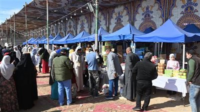 الغرفة التجارية تختتم مشاركتها في أكبر قافلة خدمية بالمحافظة عبر سوق اليوم الواحد.. صور