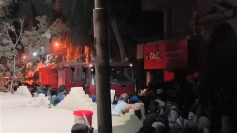 جانب من الحريق