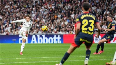 مدريد يطارد برشلونة علي قمة الليجا بعد عبور جيرونا