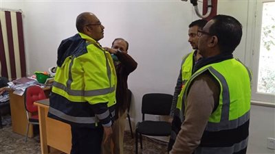 إجراء الكشف الطبي على أكثر من 6900 عامل بمياه سوهاج لاكتشاف الأمراض المهنية