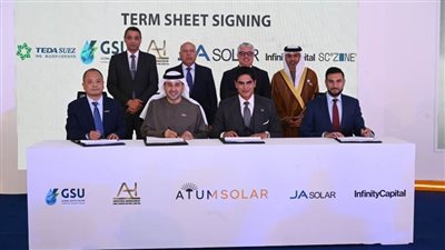 مصر تطلق مجمع أتوم سولار للألواح الشمسية بشراكة دولية في قناة السويس