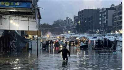 الأمطار الغزيرة تغرق خيام النازحين وتُصيب عدداً منهم في قطاع غزة