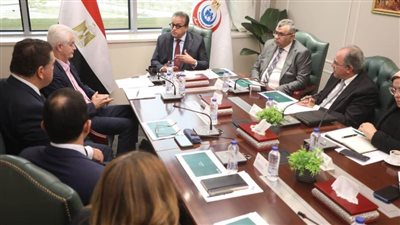 وزير الصحة يناقش سبل التعاون المشترك في مشروع مدينة النيل الطبية