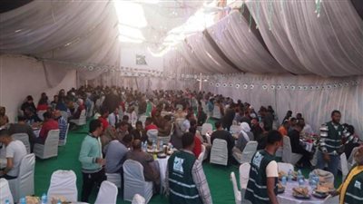 محافظ أسوان يقدم شكره للمؤسسات لمساهمتها في توزيع 112 ألف وجبة إفطار وسحور 