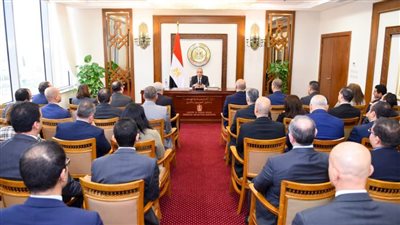 وزير الخارجية يجتمع بالقيادات لمتابعة سير العمل بالوزارة