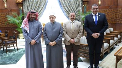 وفد نقابي عمالي رفيع يلتقي شيخ الأزهر الشريف 
