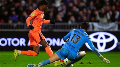 برشلونة يفلت من 