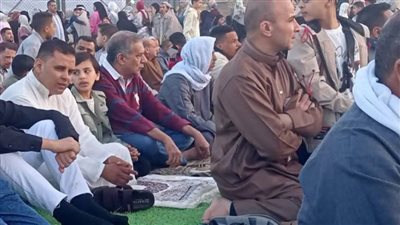 خلال صلاة عيد الفطر المبارك بالفيوم.. الآلاف يرفضون محاولة تهجير الفلسطينيين 