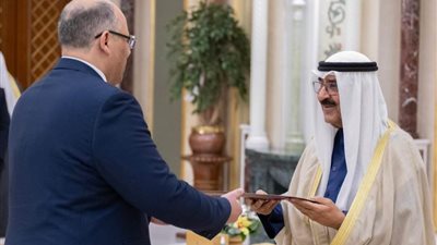 السفير المصرى يقدم أوراق اعتماده لأمير الكويت