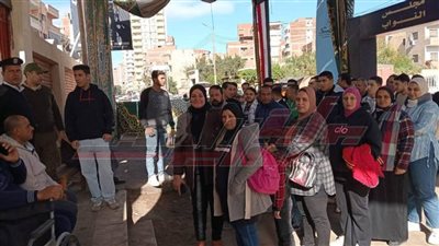 فتيات كفر الشيخ يتوافدون على صناديق الاقتراع للإدلاء بأصواتهم 