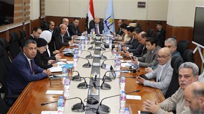 محافظ القاهرة يتابع من غرفة العمليات المركزية إجراءات جولة الإعادة بانتخابات مجلس النواب 2025