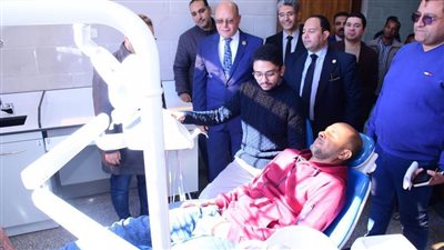 رئيس جامعة سوهاج يتفقد مستشفى طب وجراحة الفم والأسنان استعدادًا لبدء التشغيل التجريبي
