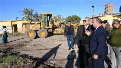 محافظ الغربية يتفقد المستعمرة بالمحلة  ويهني مشاكل المواطنين