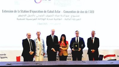 وزيرا الإسكان والتخطيط يوقعان اتفاقيات تمويل بقيمة 131.5 مليون يورو لمحطتي صرف 