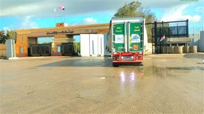 شاحنات مساعدات مؤسسة أهلية مصرية تجتاز معبر رفح لقطاع غزة