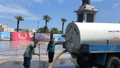 الأجهزة التنفيذية بأحياء بورسعيد تواصل انتشارها بالمناطق السكنية والشوارع للتعامل مع آثار الأمطار