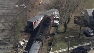 مصرع وإصابة 18 شخصا إثر اصطدام مقطورة بشاحنة ركاب شمالي غربي باكستان