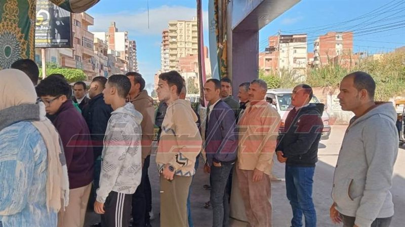 الناخبين مع بدء التصويت