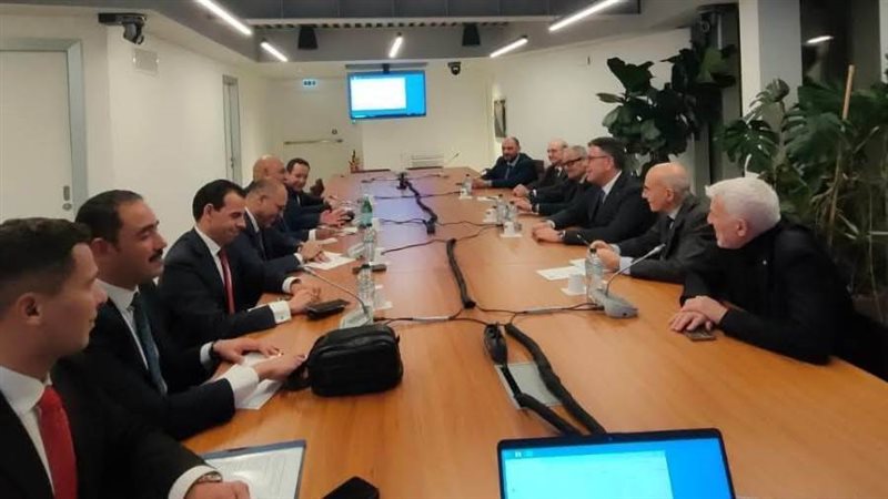 لقاء وزير العمل والوفد