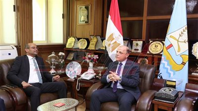 محافظ كفر الشيخ يستقبل رئيس البورصة المصرية ويشيد بدور السوق المالية