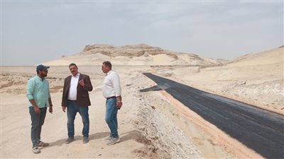 محافظ أسيوط يعلن البدء في رصف طريق دير القصير لربط قرى شرق النيل بمركزي القوصية