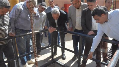 محافظ الغربية يجوب قريتي الجابرية والعبايدة ويراجع موقف مشروع الصرف الصحي