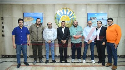 محافظ مطروح يلتقي أطباء القلب بمطروح ويشيد بهم 