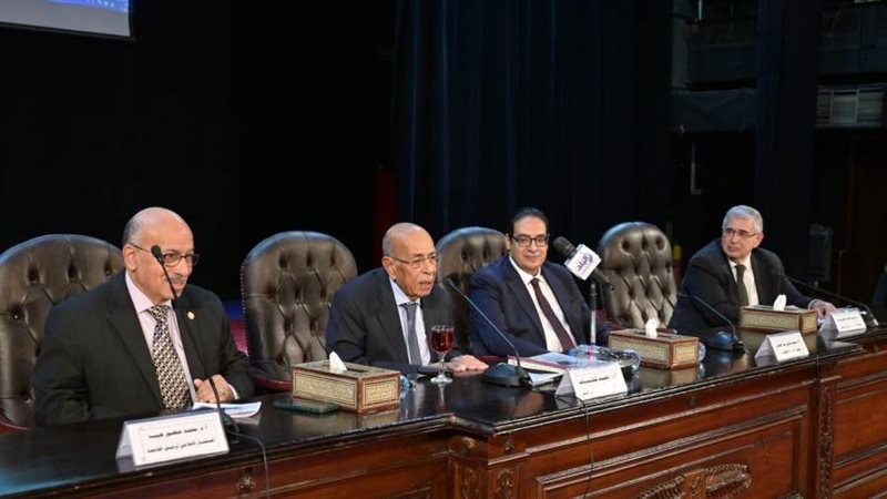 جامعة القاهرة تواصل