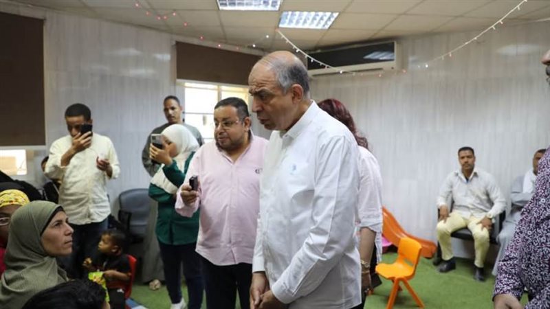 محافظ المنيا خلال