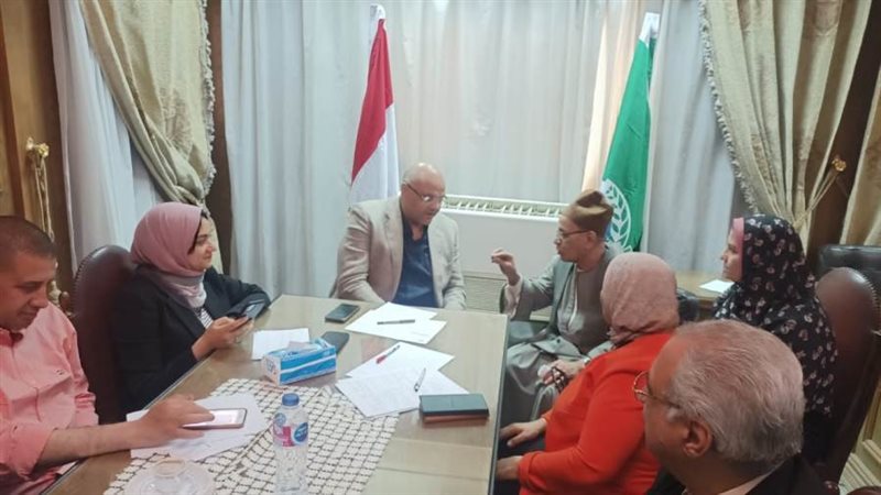 محافظ القليوبية يتلقى