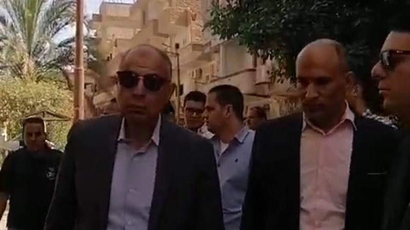 محافظ المنيا خلال