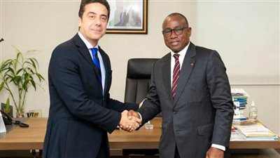 السفير المصري يلتقي وزير التعليم الفني والتدريب المهني بكوت ديفوار