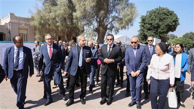  وزير الصحة ومحافظ القاهرة يفتتحان مجمع رعايات الأطفال للأمراض المعدية والوبائيات بحميات العباسية