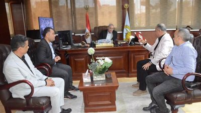  بالصور.. محافظ الغربية يناقش مشروع تطوير شارع الجلاء بالمحلة الكبرى