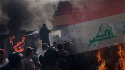 عاجل.. موالون لإيران يقتحمون السفارة الأمريكية في العراق 