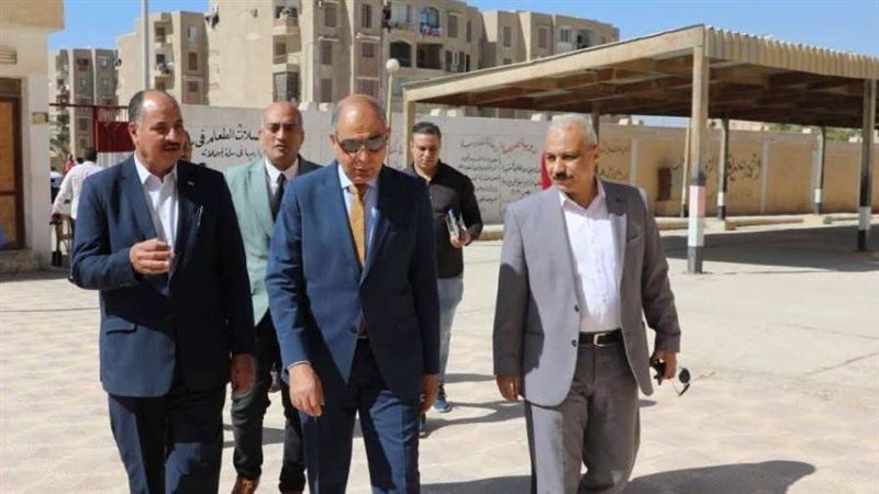 محافظ المنيا خلال