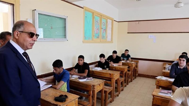 محافظ المنيا خلال