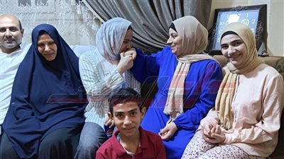 الزغاريد تملأ منزل 