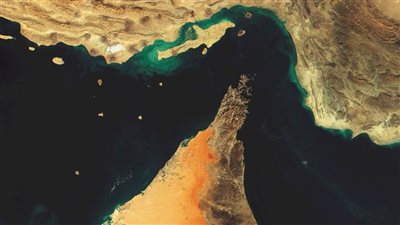 مجلس الشورى الإيراني يوصي بإغلاق مضيق هرمز ويُحيل القرار للأمن القومي